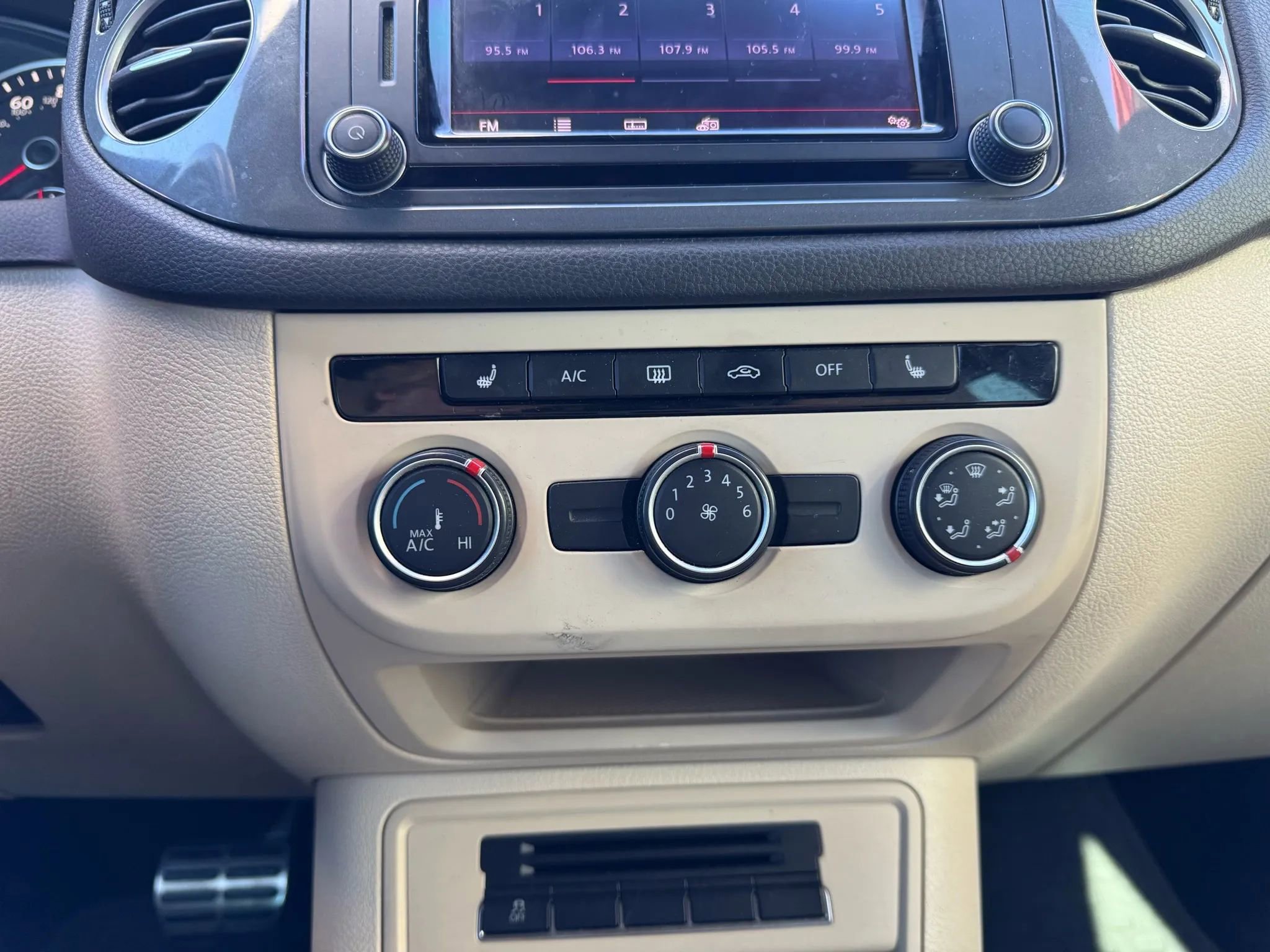 Used 2016 Volkswagen Tiguan R-Line image 17