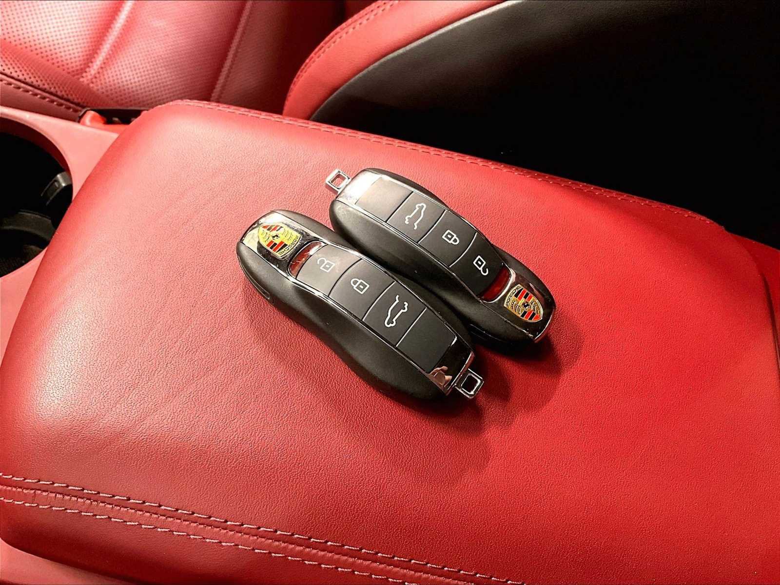 Used 2025 Porsche Macan image 37