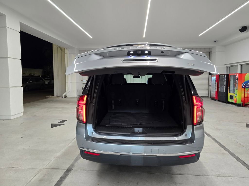 Used 2024 Chevrolet Suburban LT RWD image 40