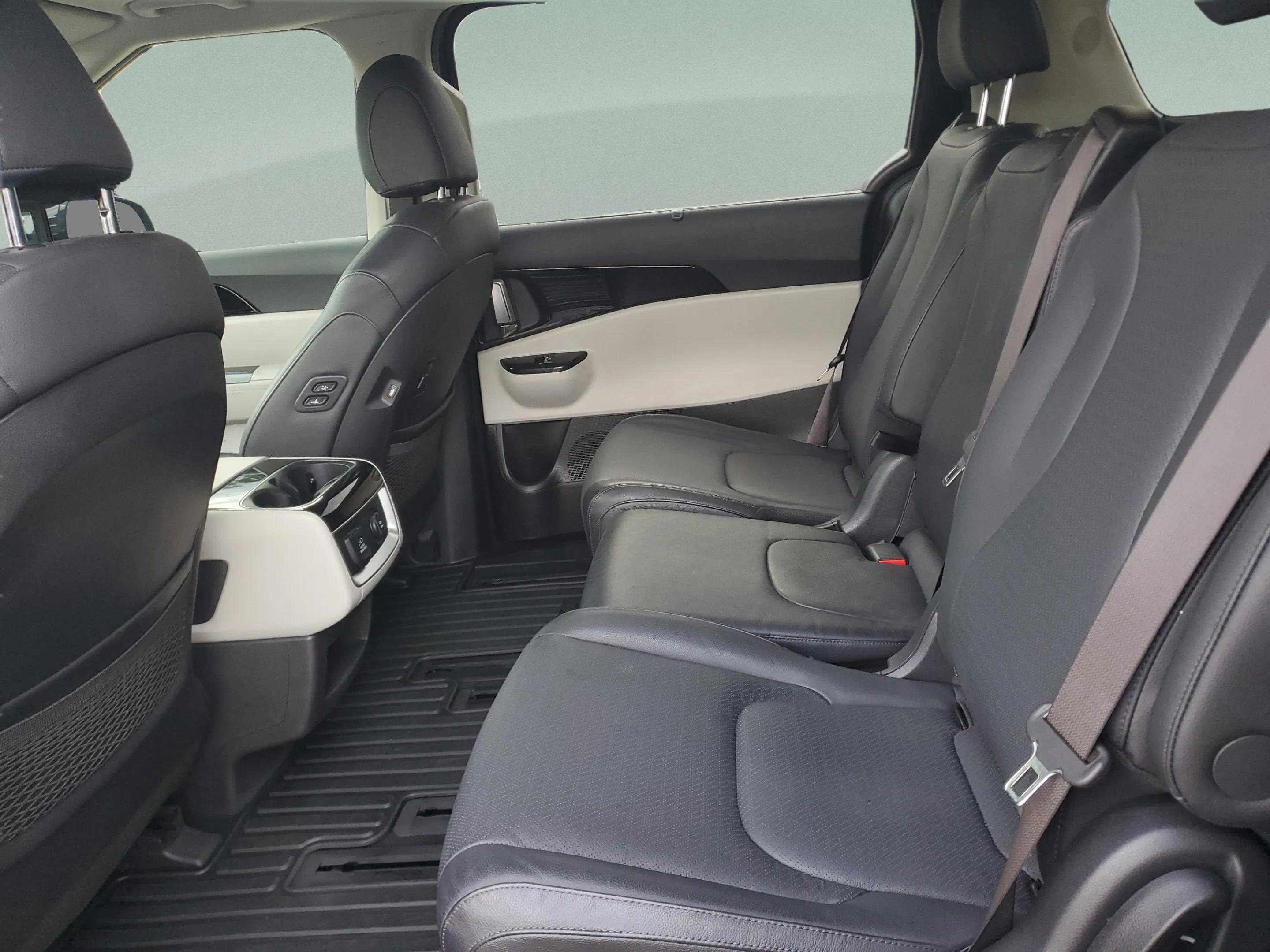 Used 2024 Kia Carnival SX Prestige image 10