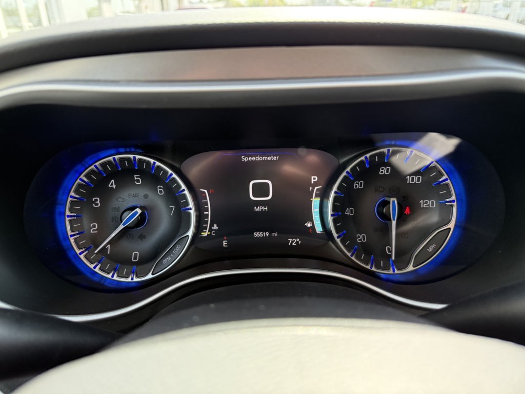 Used 2024 Chrysler Pacifica Touring-L FWD image 24