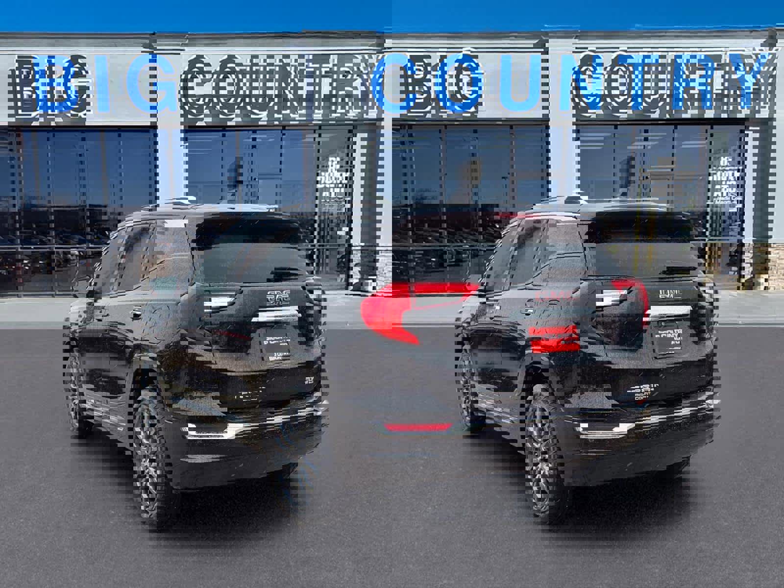 Used 2023 GMC Terrain Denali w/ Black Diamond Edition image 4