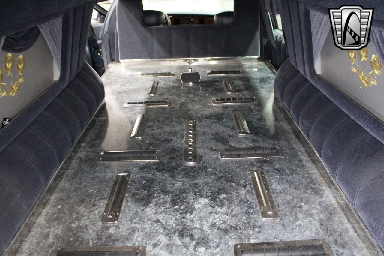 Used 2001 Lincoln Town Car Executive image 16