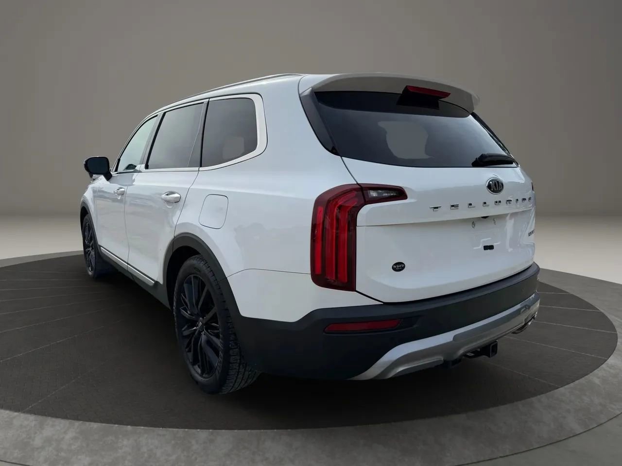 Used 2020 Kia Telluride SX w/ Towing Package image 3
