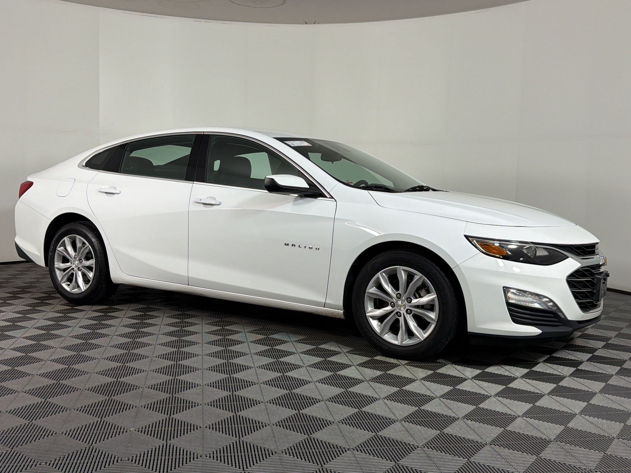 Used 2024 Chevrolet Malibu LT FWD image 6