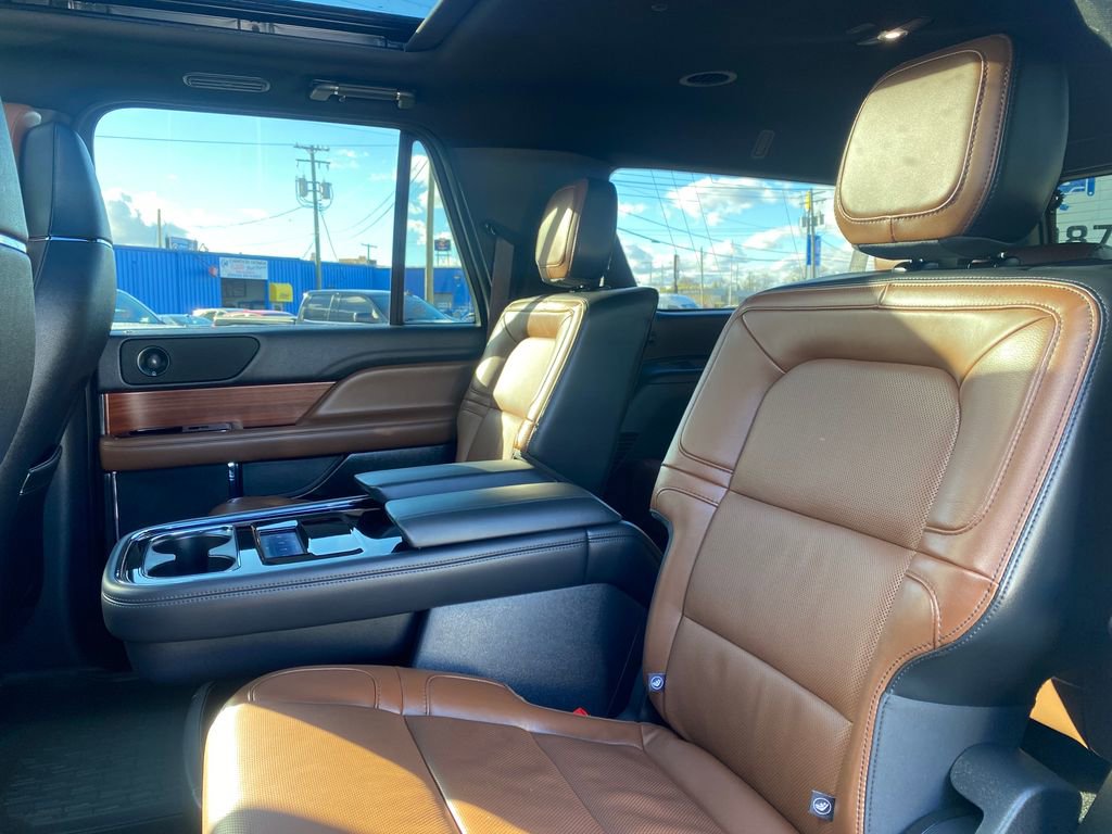 Used 2024 Lincoln Navigator L Reserve w/ Monochromatic Package image 18