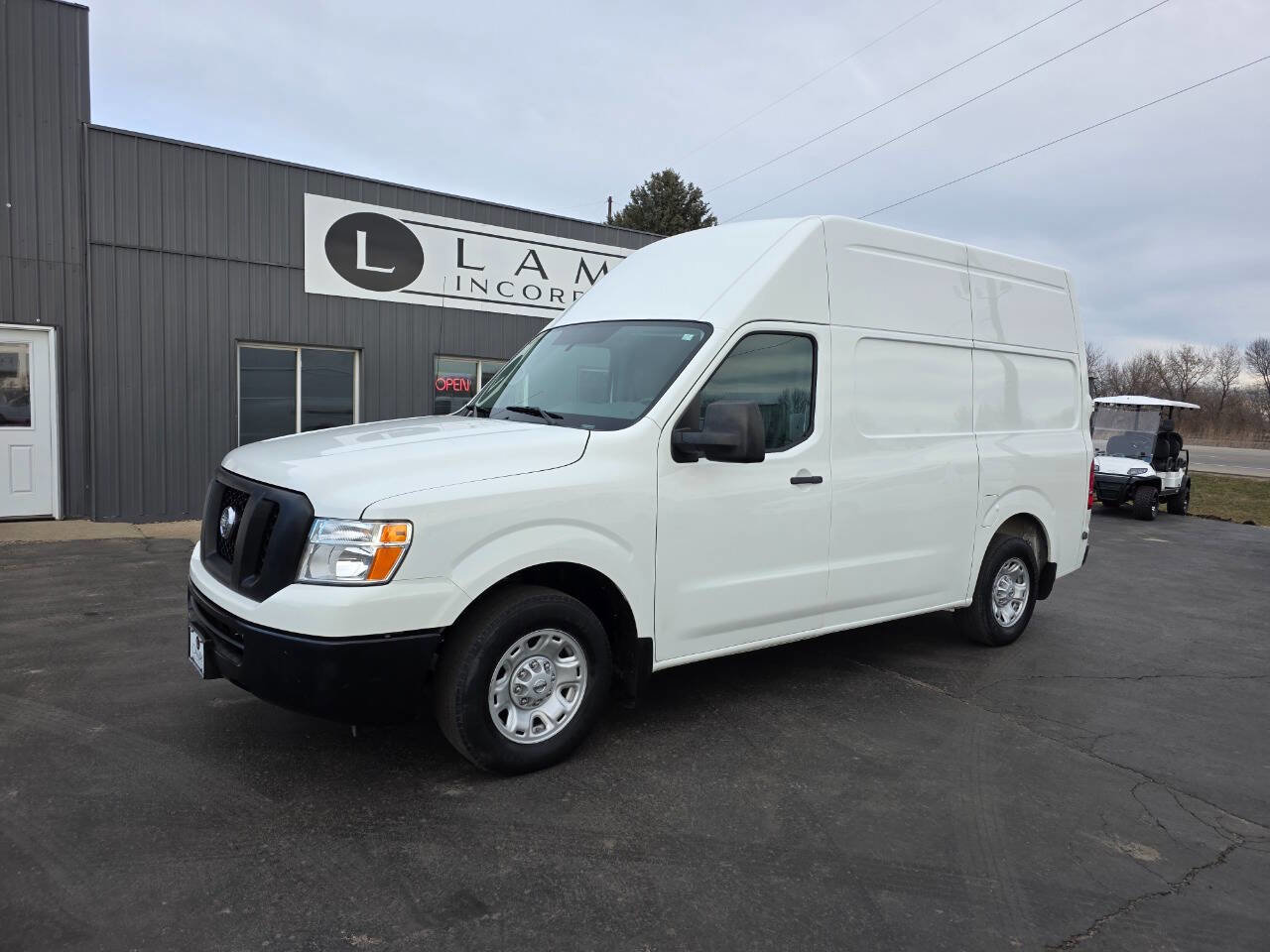 Used 2021 Nissan NV 2500 SV w/ Navigation Package image 3