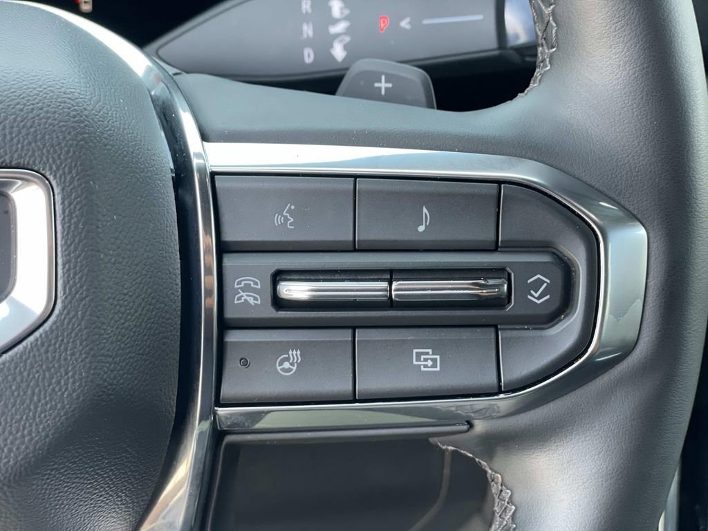 Used 2025 GMC Yukon Denali AWD/4WD image 11