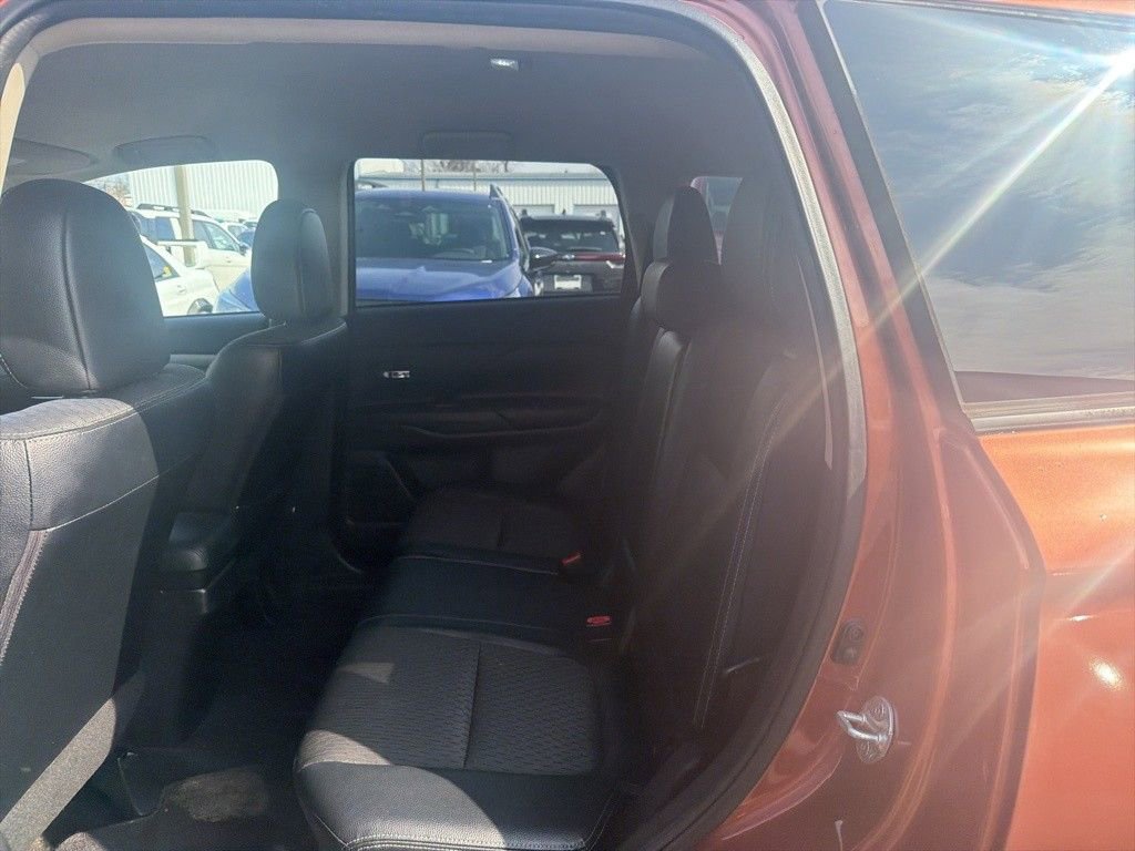 Used 2015 Mitsubishi Outlander SE image 6