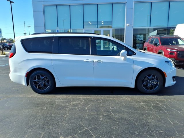 Used 2018 Chrysler Pacifica Touring Plus w/ S Appearance Package FWD image 28