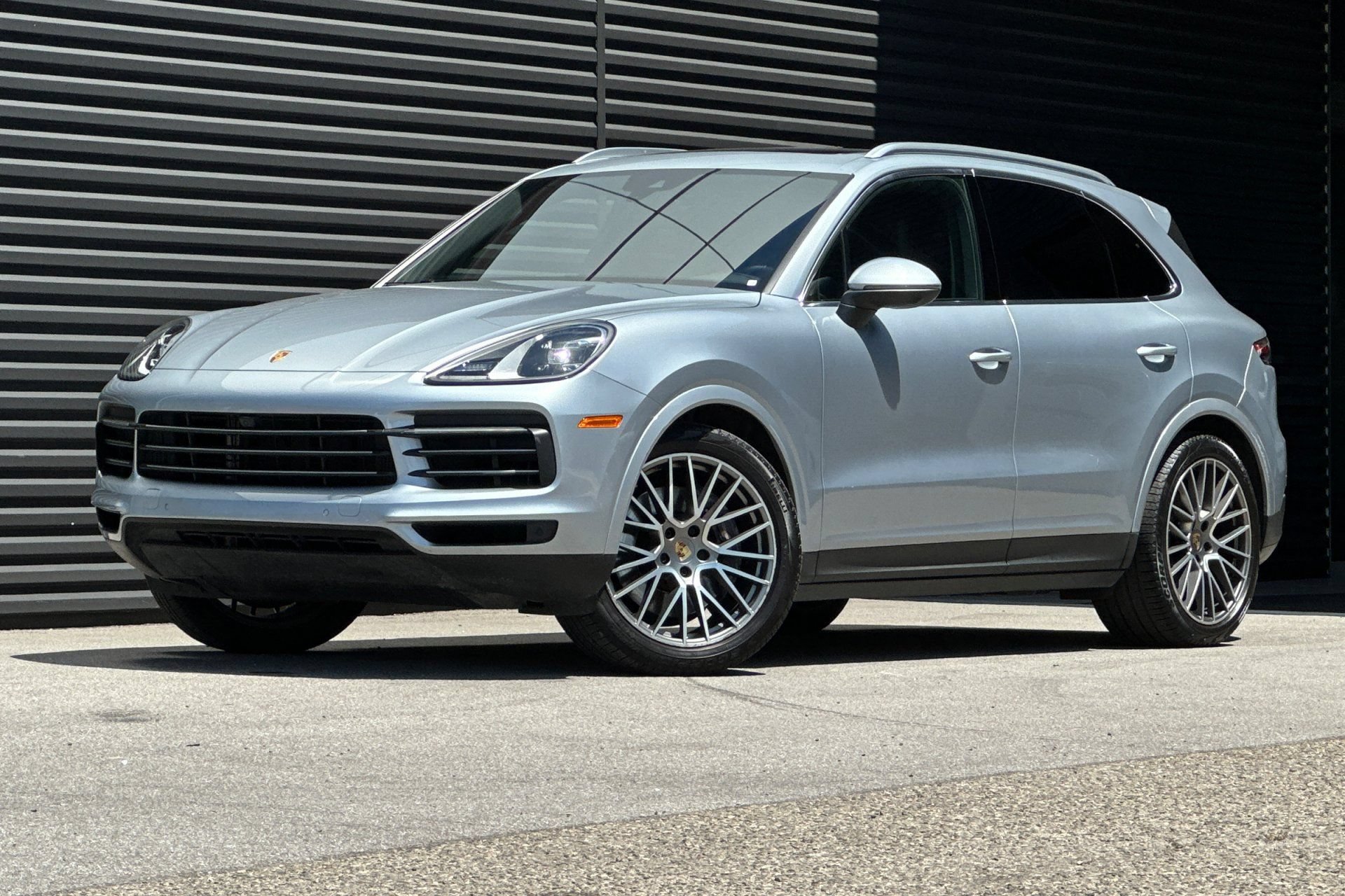 Certified 2023 Porsche Cayenne AWD/4WD image 1