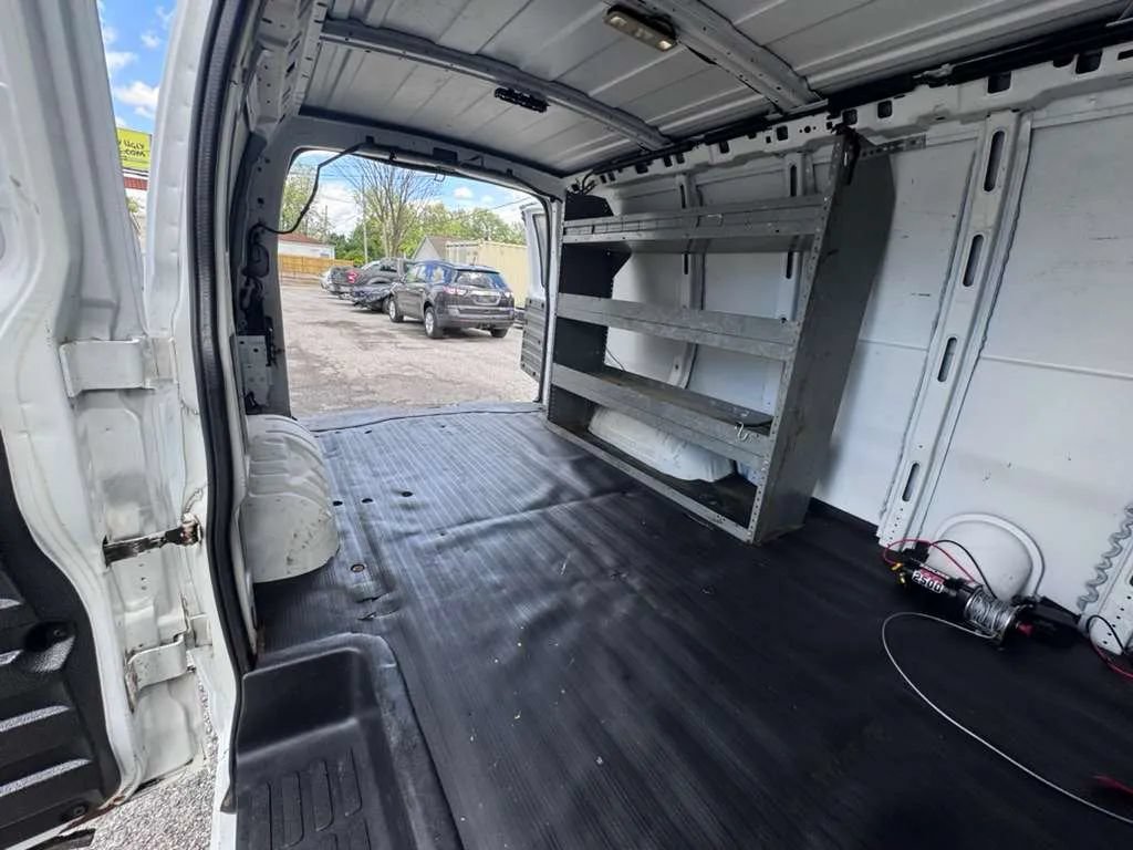 Used 2016 Chevrolet Express 2500 RWD image 12