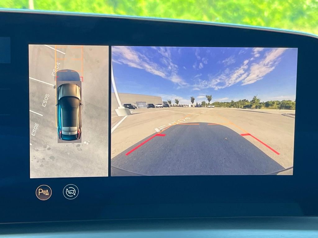 New 2025 Cadillac Lyriq Luxury image 34