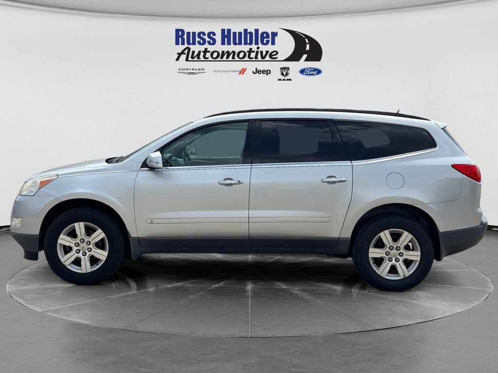Used 2010 Chevrolet Traverse LT FWD image 2