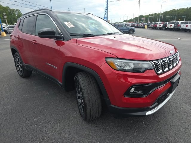 Used 2025 Jeep Compass Limited AWD/4WD image 3
