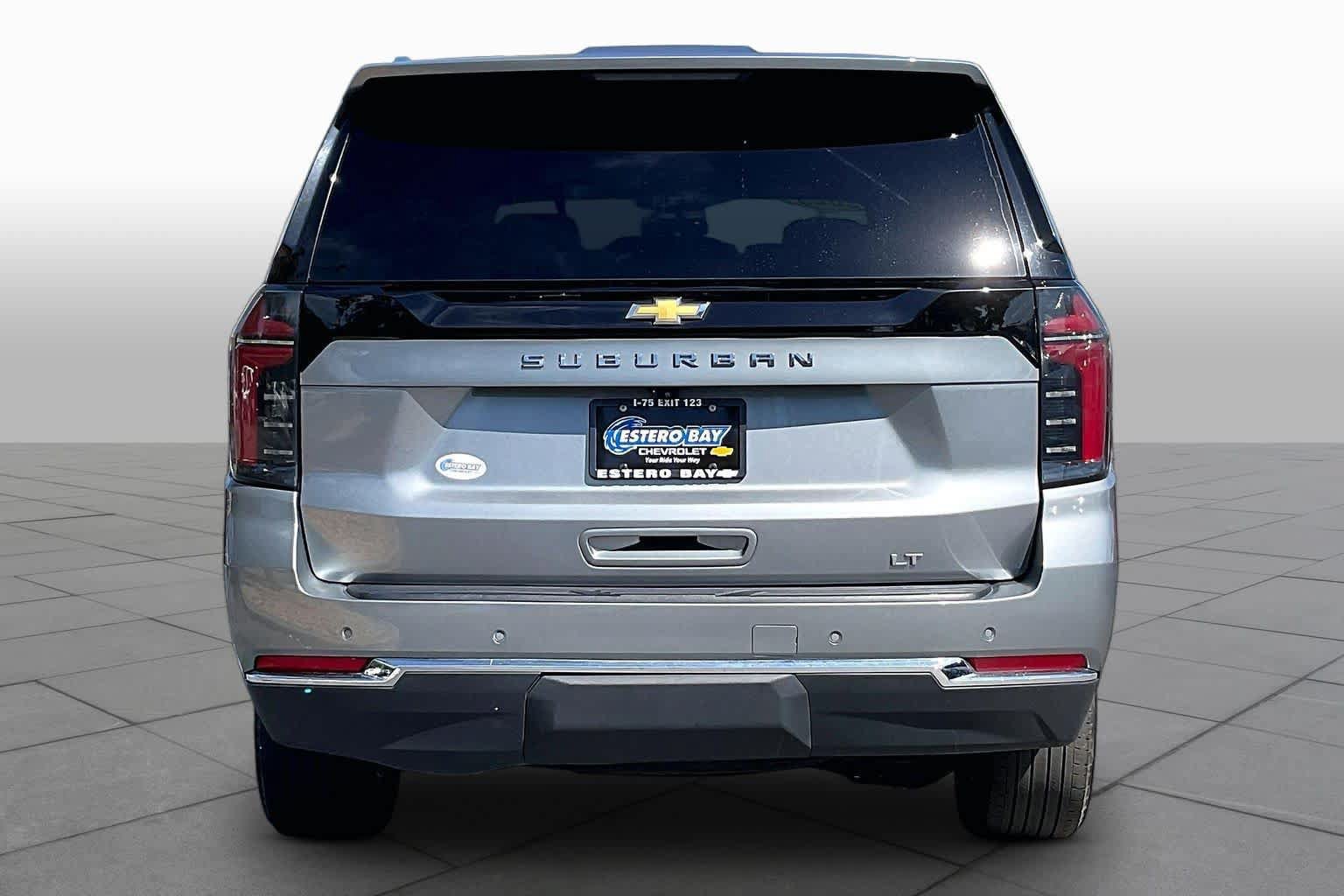 Used 2025 Chevrolet Suburban LT AWD/4WD image 5
