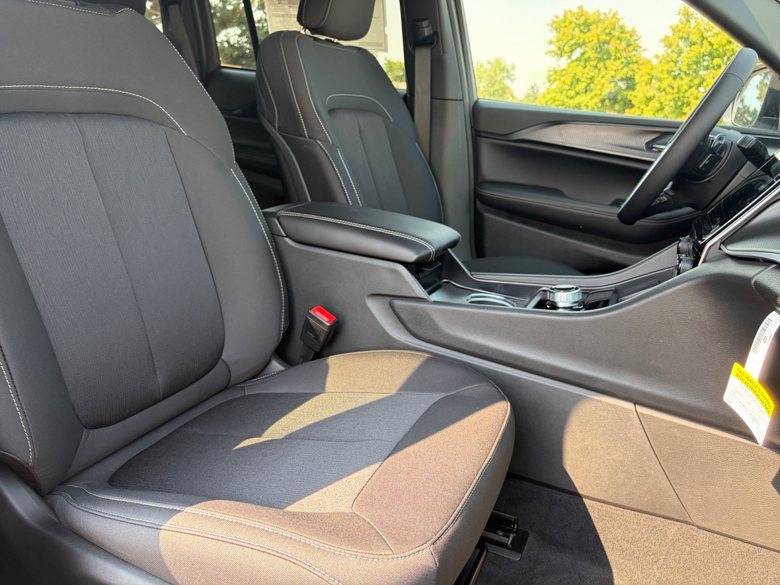 New 2026 Jeep Grand Cherokee Laredo AWD/4WD image 32