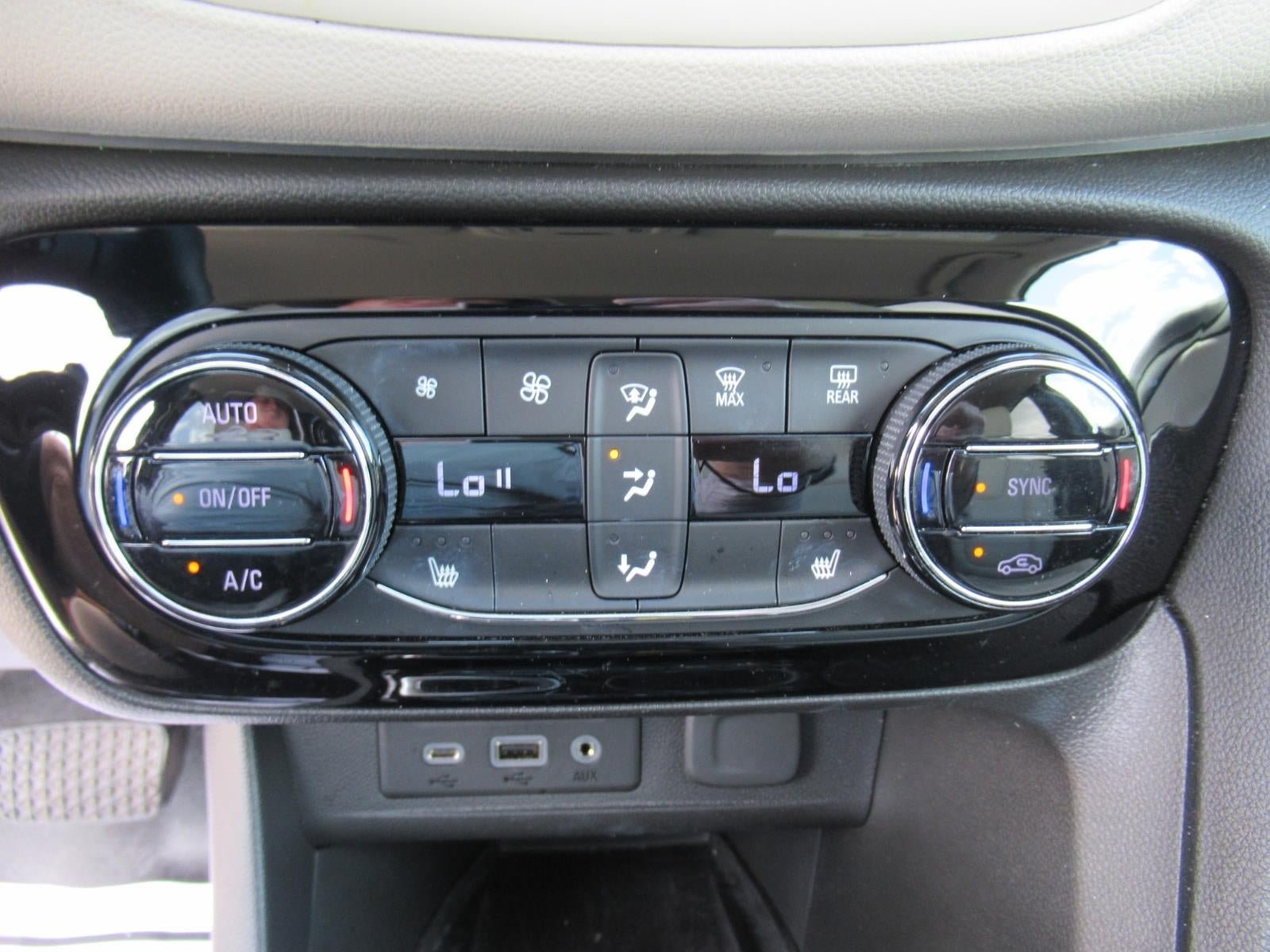 Used 2020 Buick Encore GX Essence w/ Advanced Technology Package FWD image 27