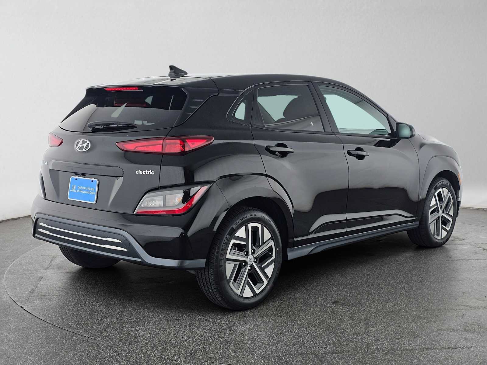 Used 2023 Hyundai Kona SE w/ Cargo Package FWD image 3