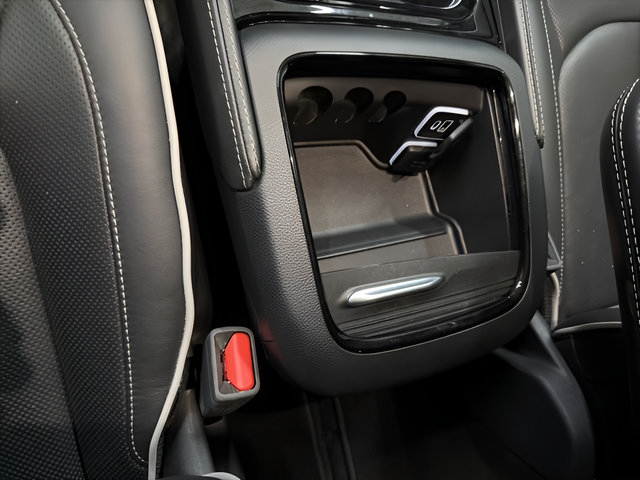 Used 2025 Chrysler Pacifica Limited FWD image 18