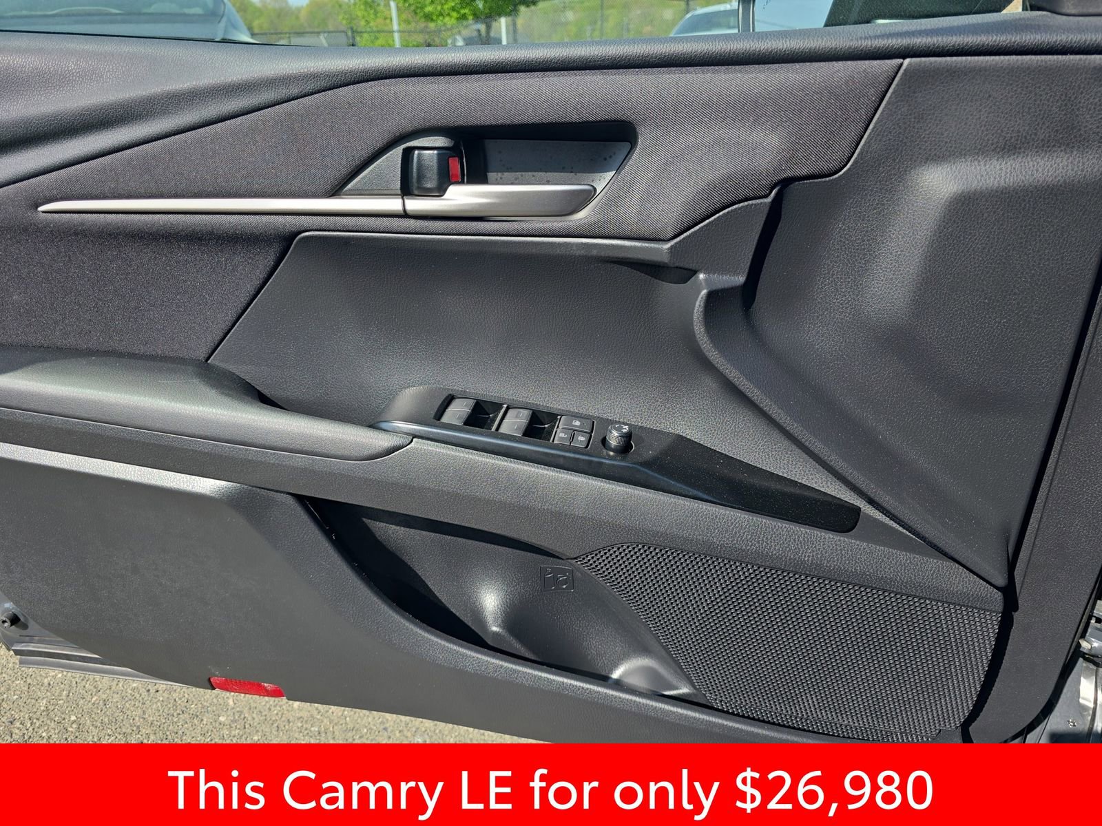 Used 2025 Toyota Camry LE w/ Convenience Package image 32