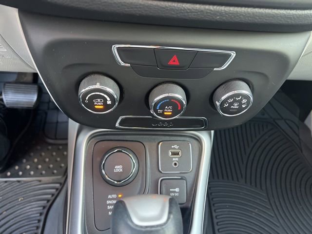 Used 2018 Jeep Compass Latitude image 11