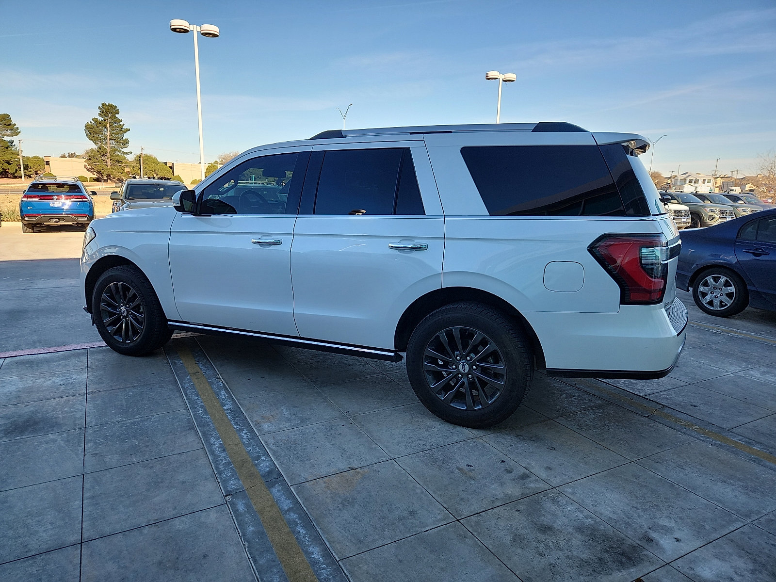Used 2019 Ford Expedition Limited w/ Equipment Group 301A image 4