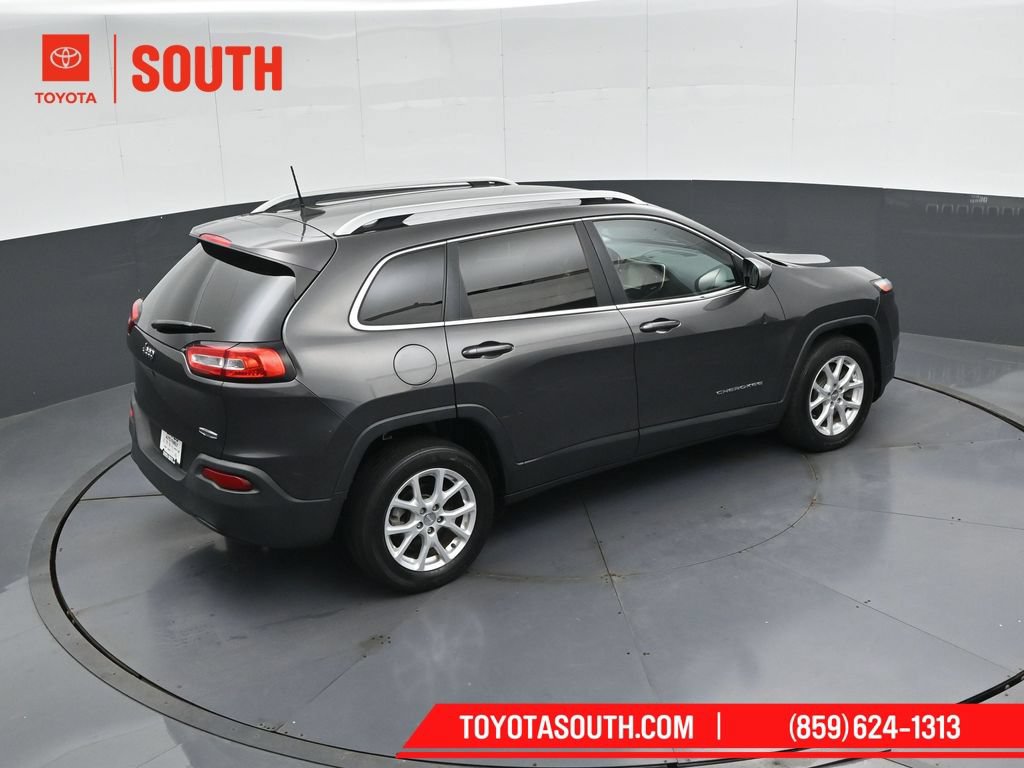 Used 2017 Jeep Cherokee Latitude w/ Comfort & Sound Group FWD image 41