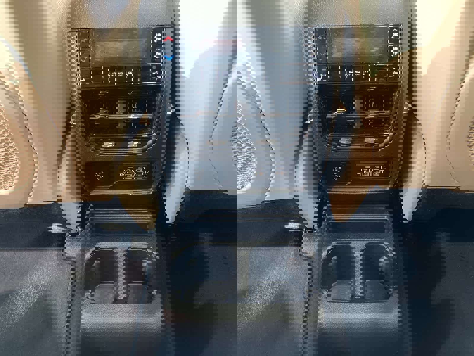 Used 2022 Jeep Grand Cherokee L Limited w/ Luxury Tech Group II image 28