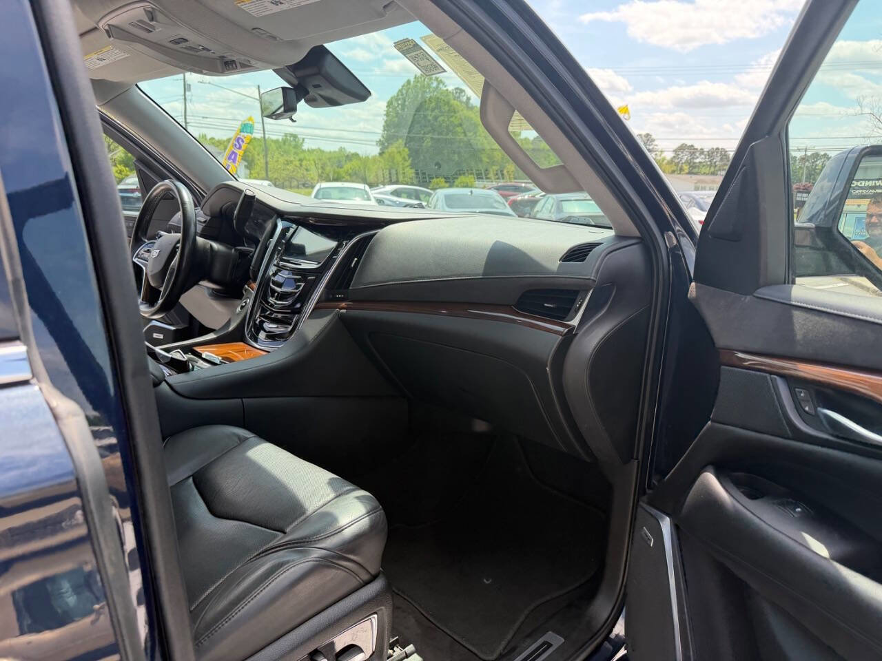 Used 2020 Cadillac Escalade ESV Luxury RWD image 13