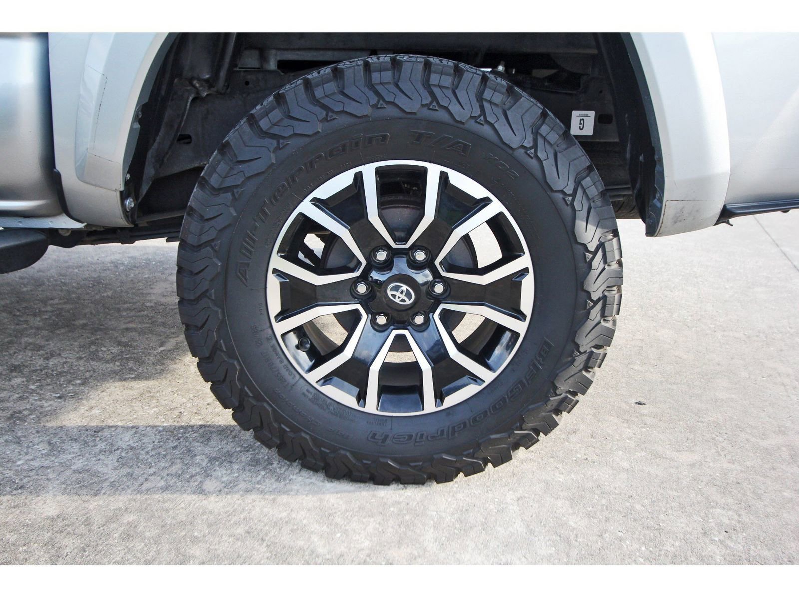 Used 2022 Toyota Tacoma TRD Sport w/ Technology Package image 30