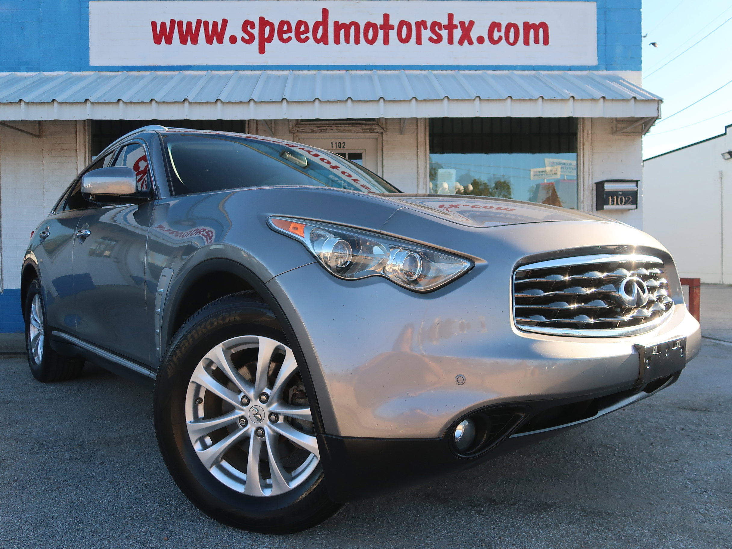 Used 2010 INFINITI FX35 2WD w/ Navigation Pkg image 2