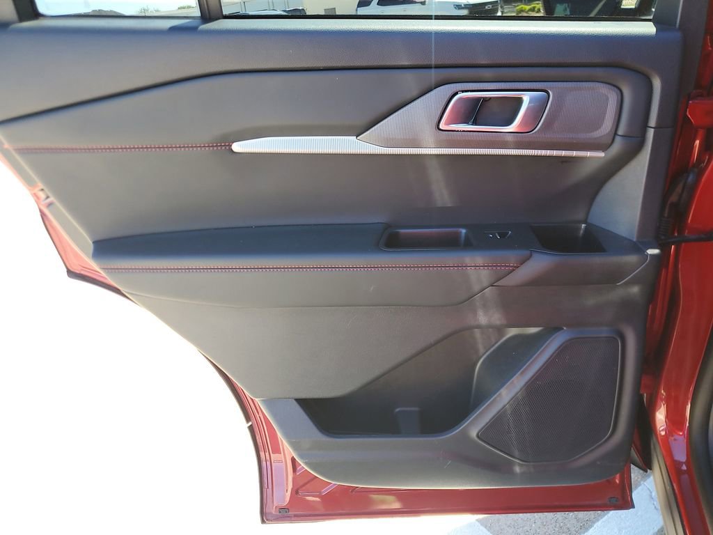 Used 2025 Ford Explorer ST-Line w/ ST-Line Street Pack image 15