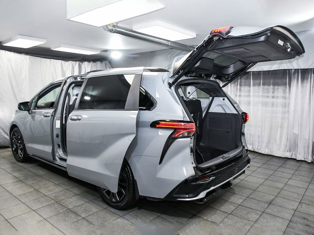 Used 2024 Toyota Sienna XSE image 57
