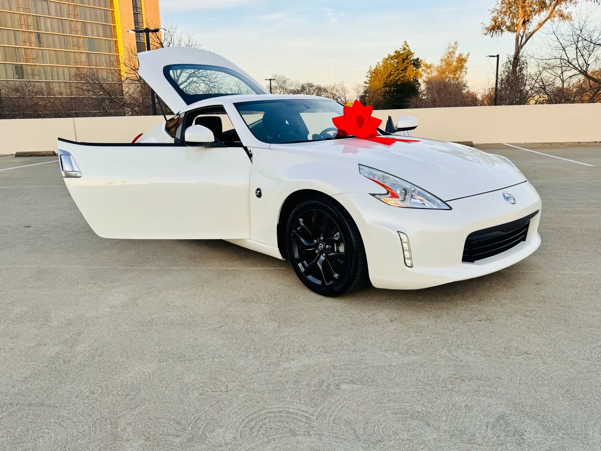 Used 2017 Nissan 370Z Coupe RWD image 40