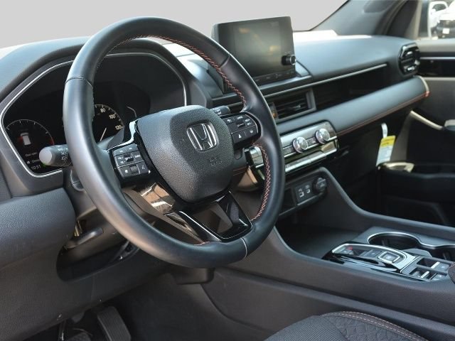 Used 2025 Honda Pilot Sport image 11