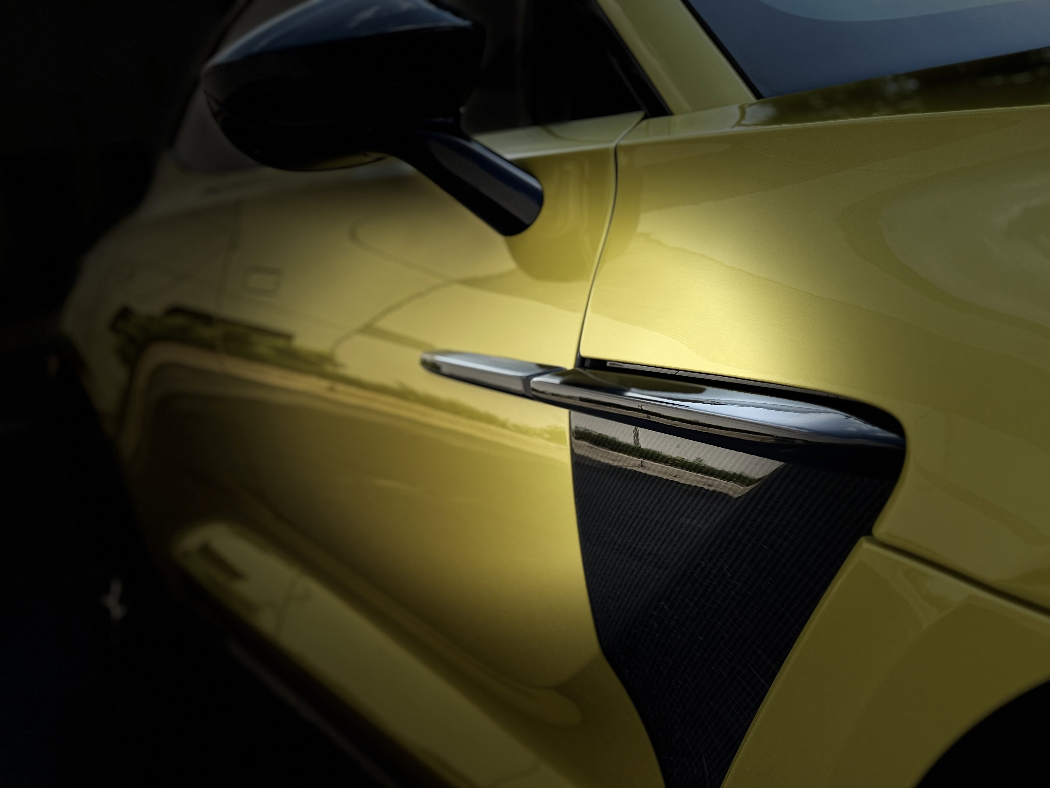 Used 2021 Aston Martin DBX image 32