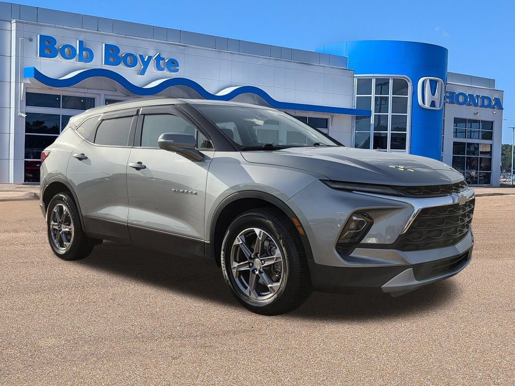 Used 2023 Chevrolet Blazer LT w/ Sound & Technology Package AWD/4WD image 3