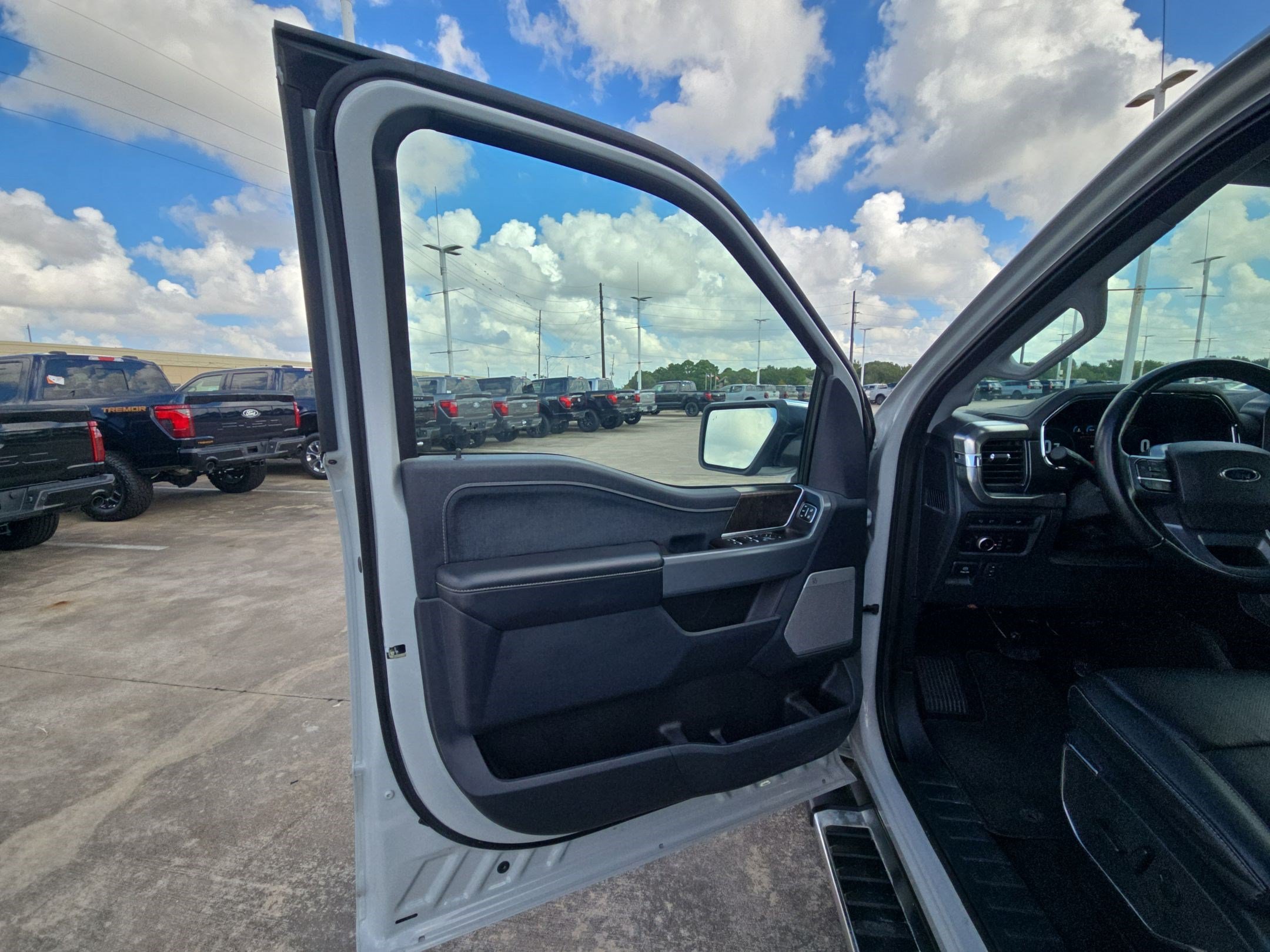Used 2023 Ford F150 Lariat RWD image 14