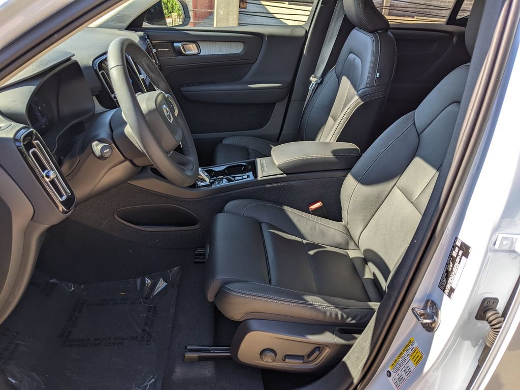 Certified 2024 Volvo XC40 B5 Plus w/ Protection Package Premier AWD/4WD image 11