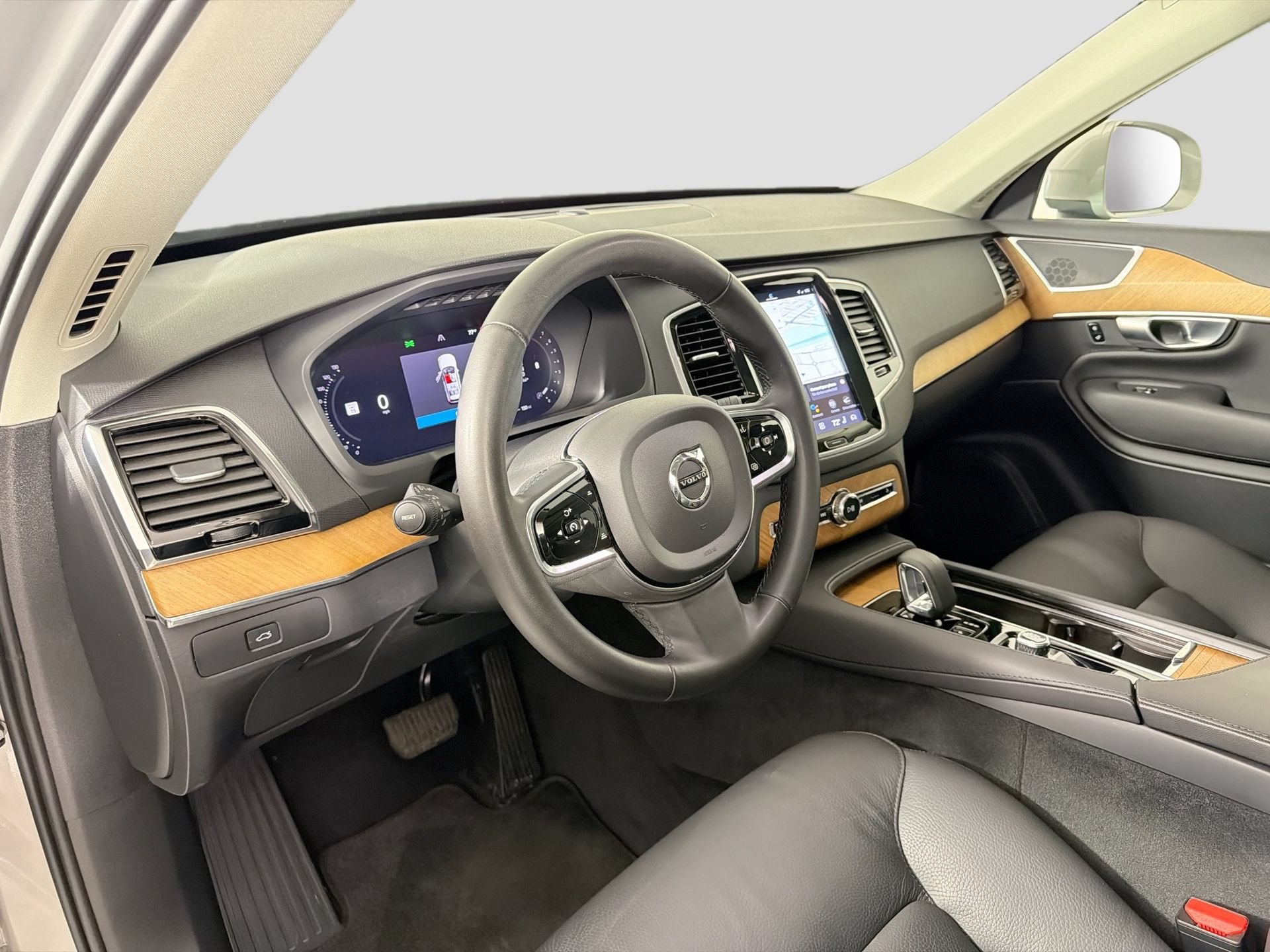 Used 2024 Volvo XC90 B6 Plus AWD/4WD image 10