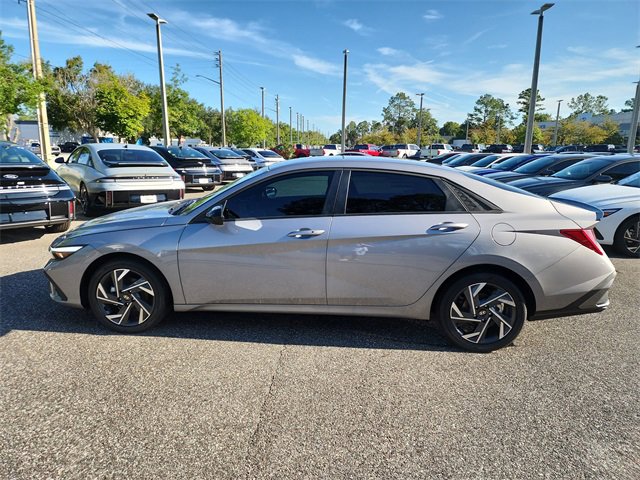 New 2025 Hyundai Elantra SEL image 4