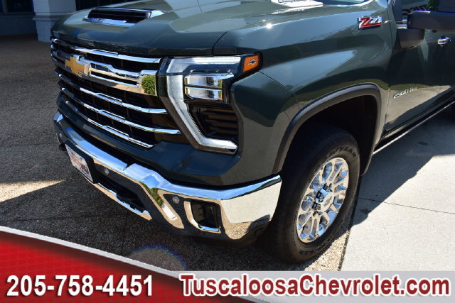 Used 2025 Chevrolet Silverado 2500 LTZ w/ LTZ Premium Package AWD/4WD image 46