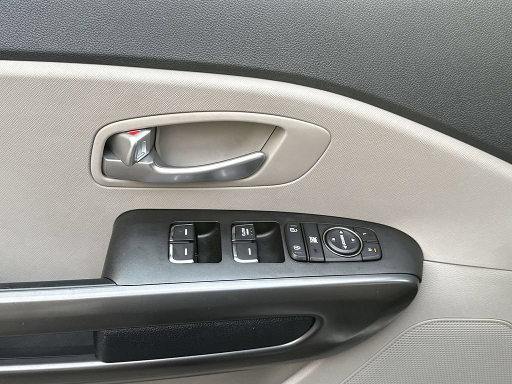 Used 2019 Kia Sedona L FWD image 15