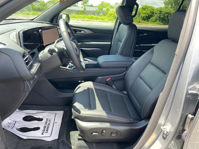 Certified 2025 Chevrolet Traverse LT w/ Driver Confidence Package AWD/4WD image 17