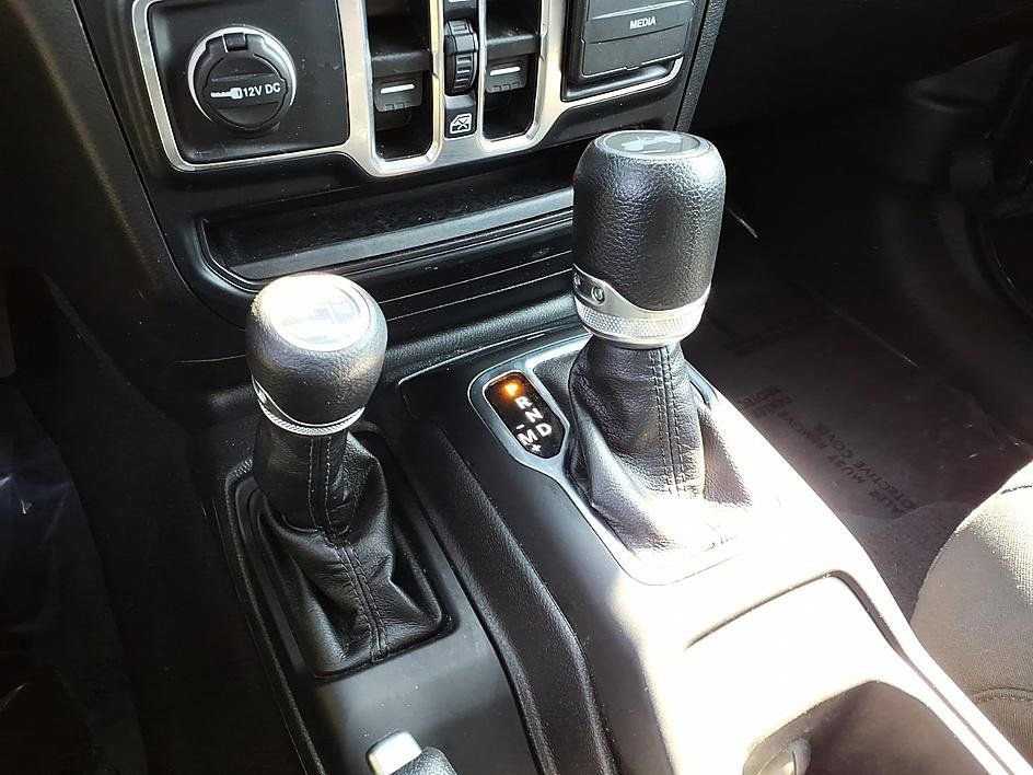 Used 2023 Jeep Wrangler Unlimited w/ Cold Weather Group image 29