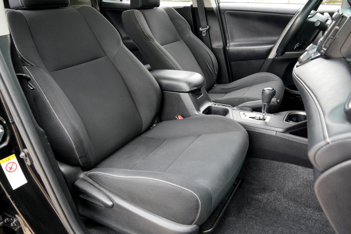 Used 2016 Toyota RAV4 XLE w/ Convenience Package FWD image 8