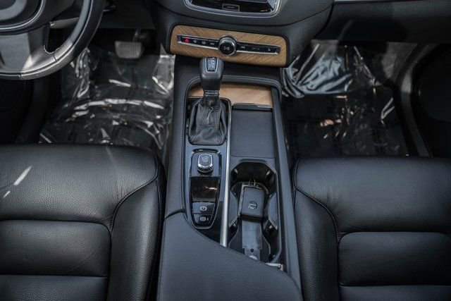 Used 2022 Volvo XC90 T5 Momentum w/ Advanced Package image 26