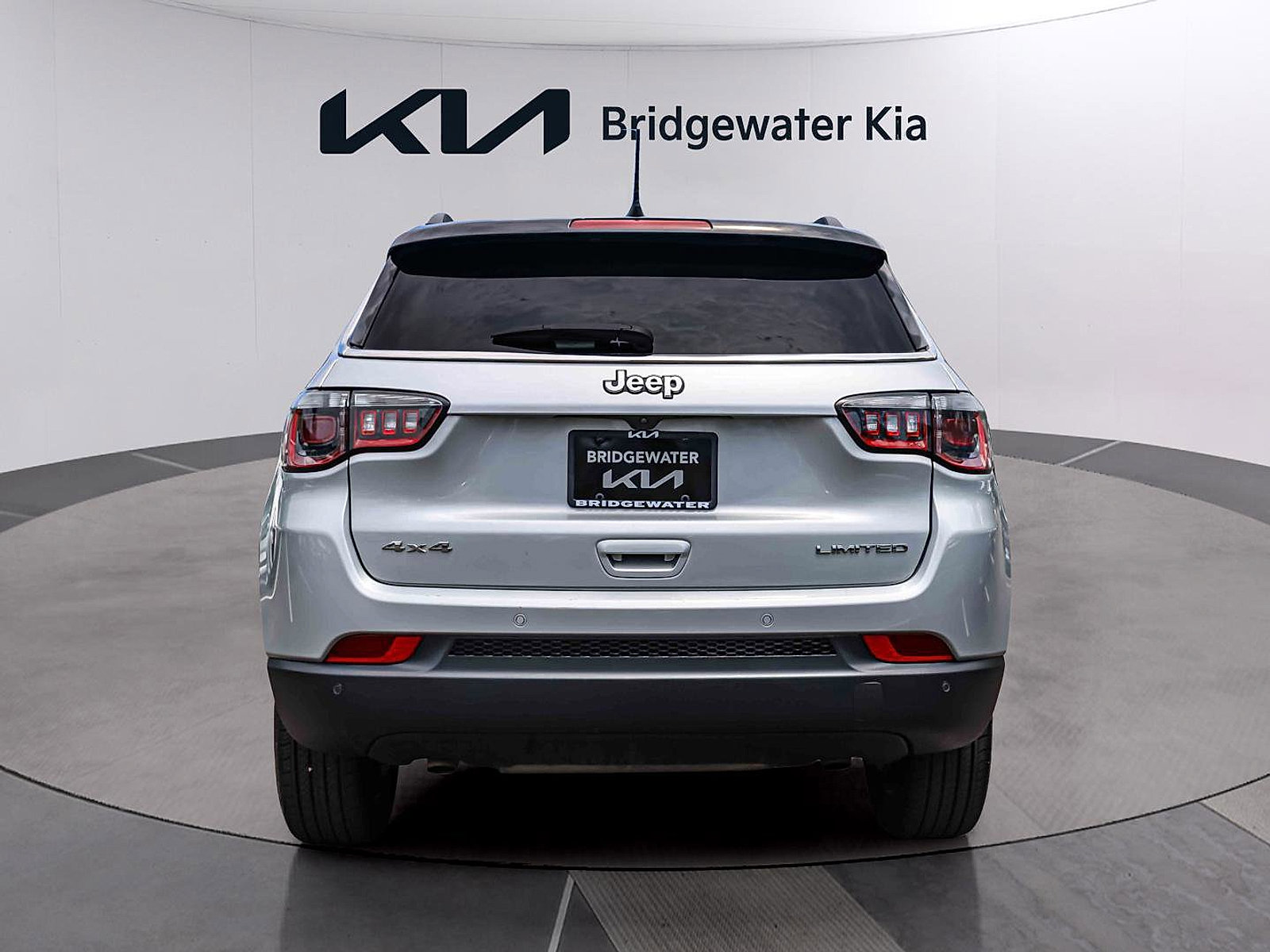 Used 2025 Jeep Compass Limited AWD/4WD image 5