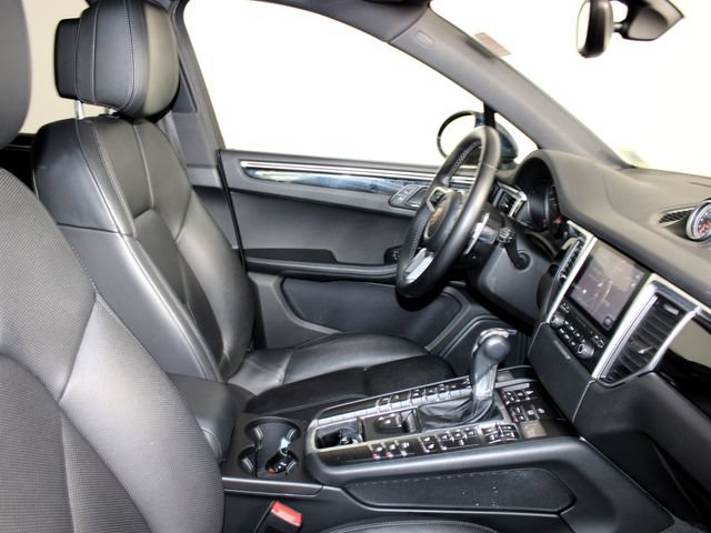 Used 2018 Porsche Macan AWD/4WD image 27